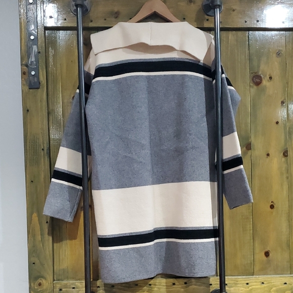 Stylish Striped Cardigan in Gray and Cream - Picture 10 of 12